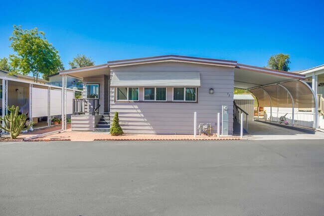 Foto del edificio - 55+ Mobile Home Community, 2 Bedroom + Sunroom