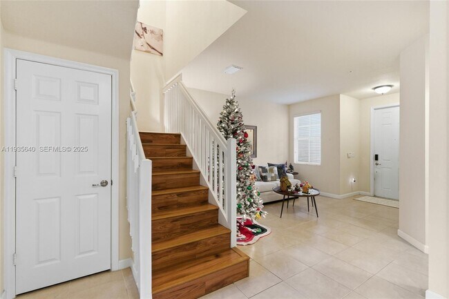 Foto del edificio - 165 Emerald Creek Terrace