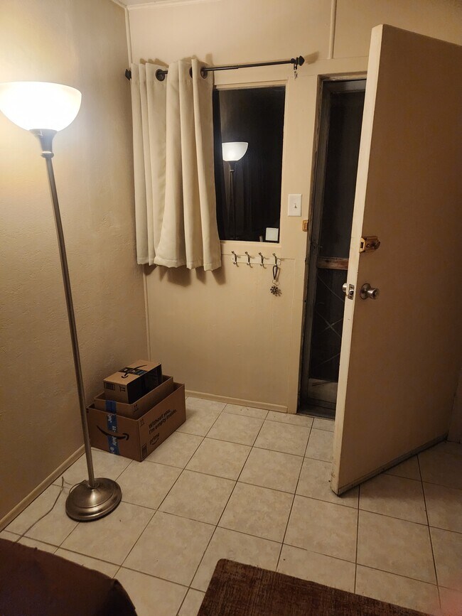 Foto del edificio - 1441 Water Ave NE