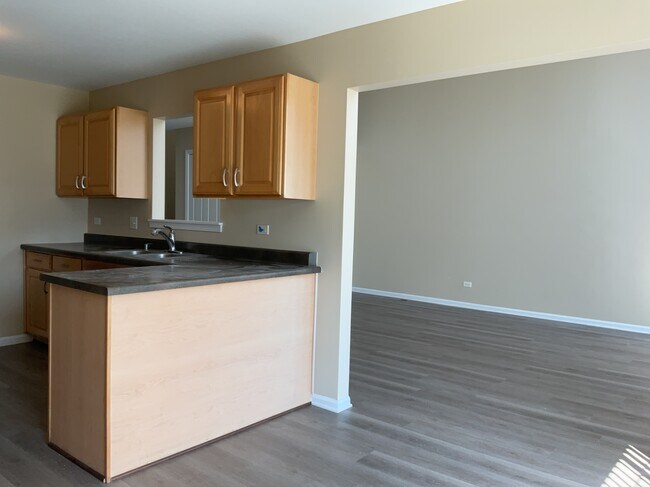 Building Photo - 1844 Courtwright Dr