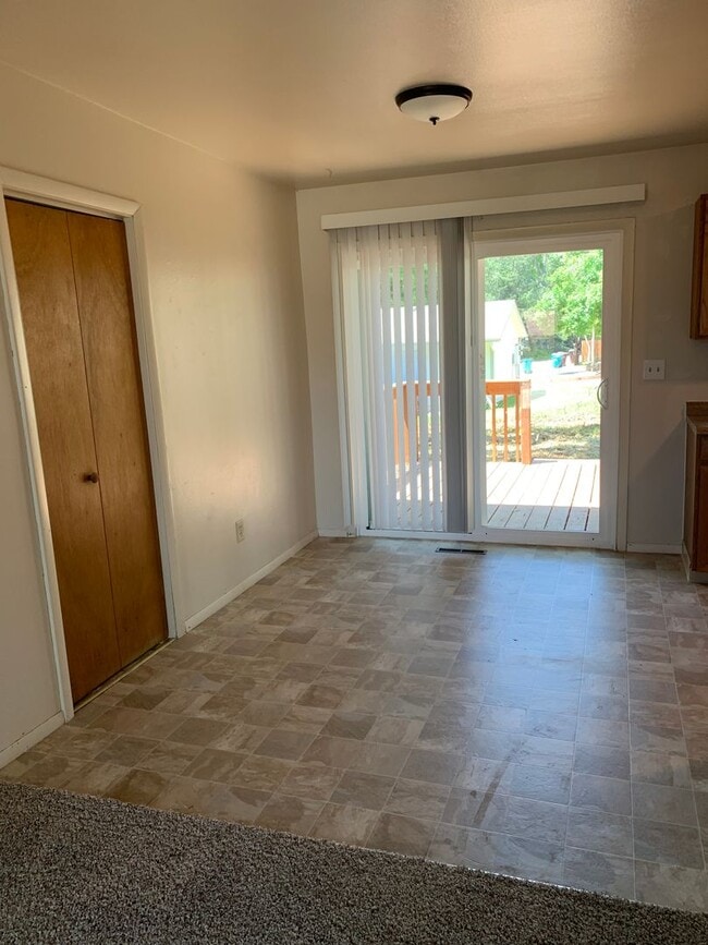 Foto del edificio - 3 Bed, 1.5 Bath Duplex in Central Fort Collins!
