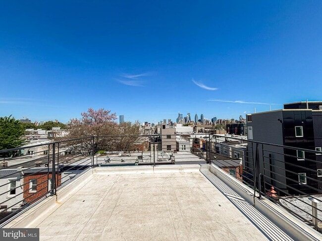Building Photo - 2212 Greenwich St