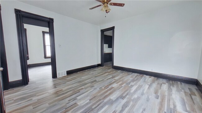 Foto del edificio - 6-7 Calihan Park