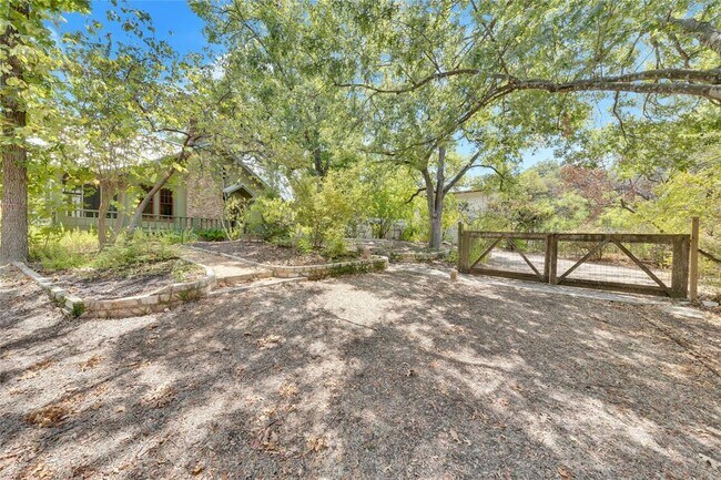 Building Photo - 709 Bouldin Ave