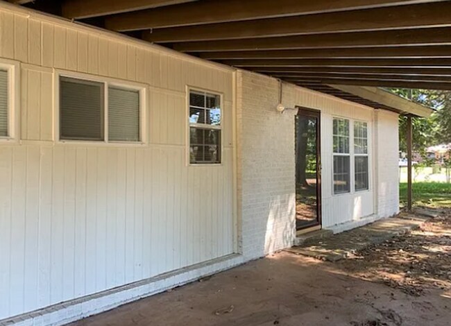 Foto del edificio - Coming soon 6/26/26- Well maintained 3 bedroom/1 bathroom in a lovely established neighborhood..