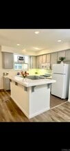 Building Photo - 742 Mariposa Cir