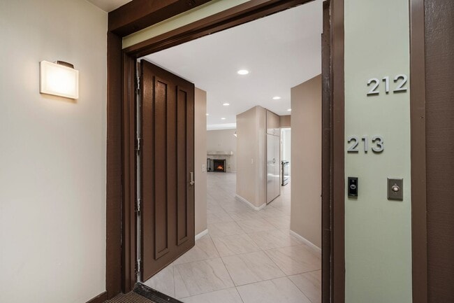 Building Photo - 5100 Via Dolce