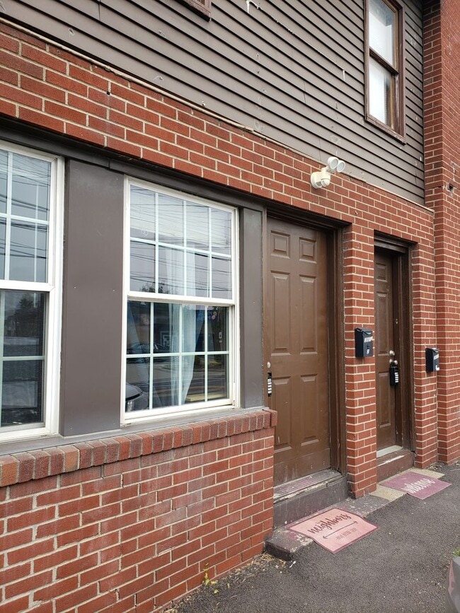 Building Photo - 2671 Brodhead Rd