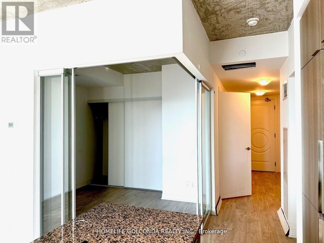 Building Photo - 88 Blue Jays Way