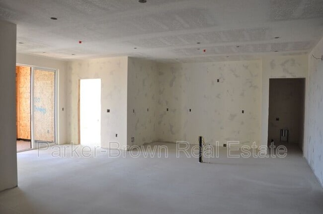 Building Photo - 24 W Main St