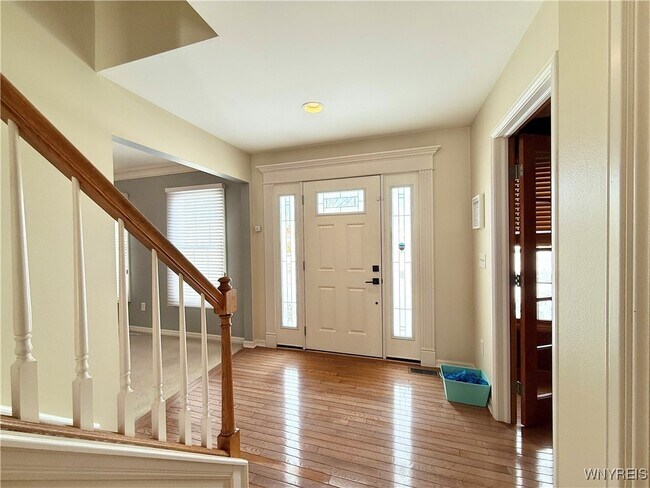 Foto del edificio - 175 Crown Royal Dr