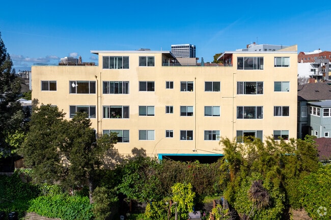 Foto del edificio - Bel Aire Courtyard