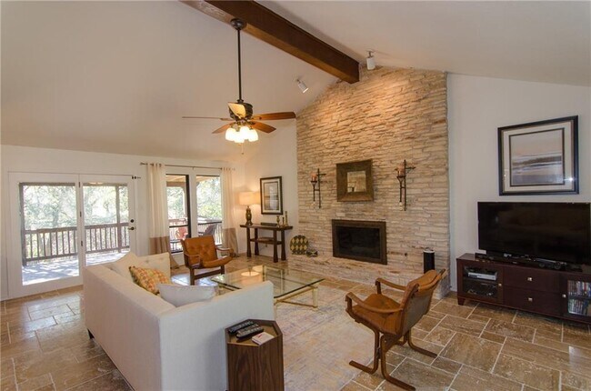 Foto del edificio - 1353 Lost Creek Blvd