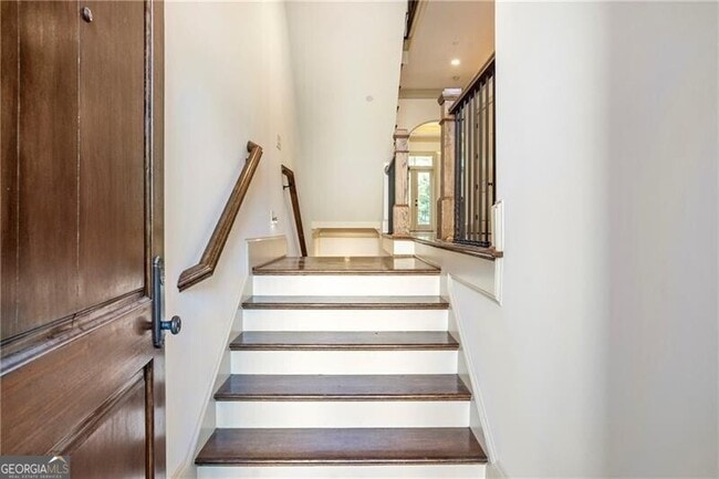Building Photo - 58 Sheridan Dr NE