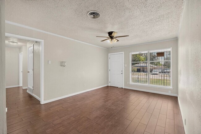 Foto del edificio - 937 Cleardale Dr