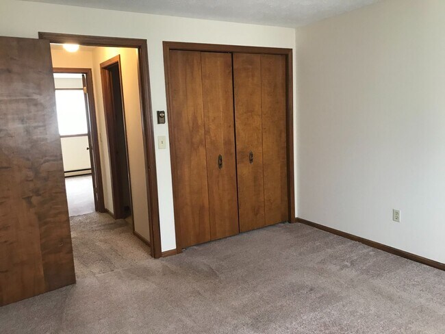 Building Photo - 225- RAVENWOOD