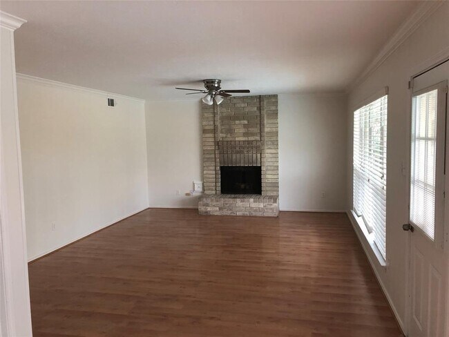 Building Photo - 2605 S Mission Cir