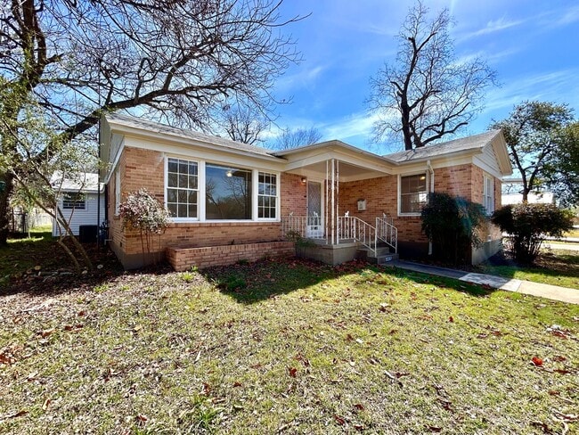 Foto del edificio - 5207 Shoal Creek Blvd