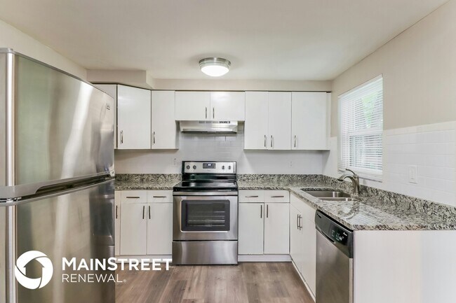 Building Photo - 921 Hillside Dr