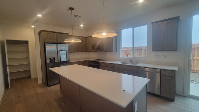 Building Photo - 12505 Camino Glorieta, Bakersfield, CA 93311