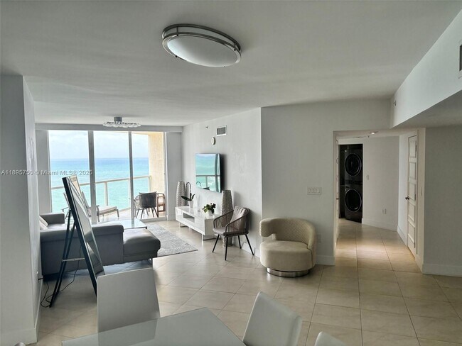 Foto del edificio - 16699 Collins Ave