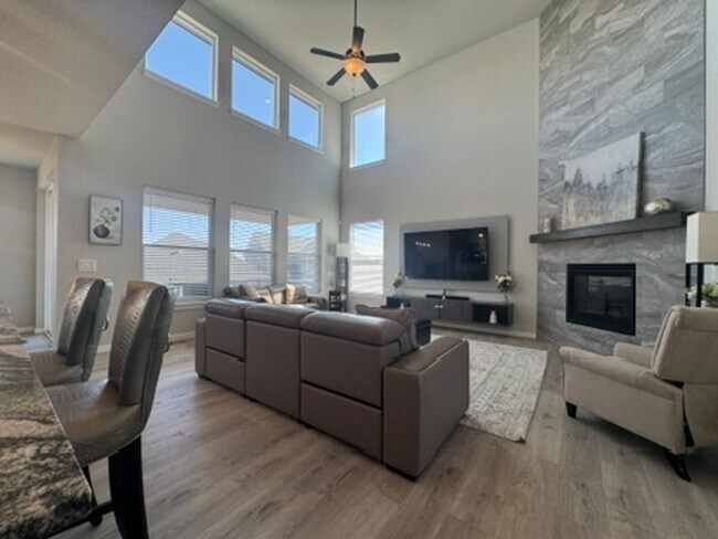Foto del edificio - Exceptional 2 Story Home With Finished Basement!