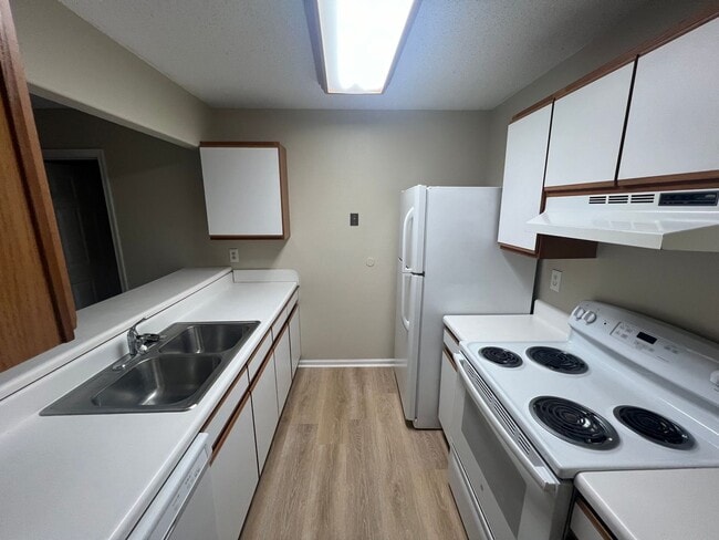 Building Photo - 2 Bed 2 Bath Condo