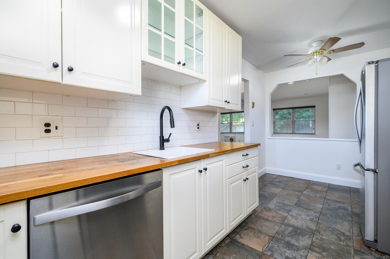 Primary Photo - 120 Columbus Pl
