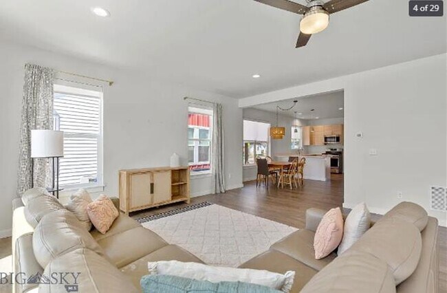 Building Photo - 5565 Westmorland Dr