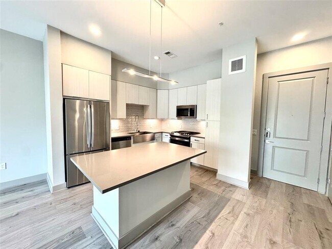 Foto del edificio - 401 W 25th St
