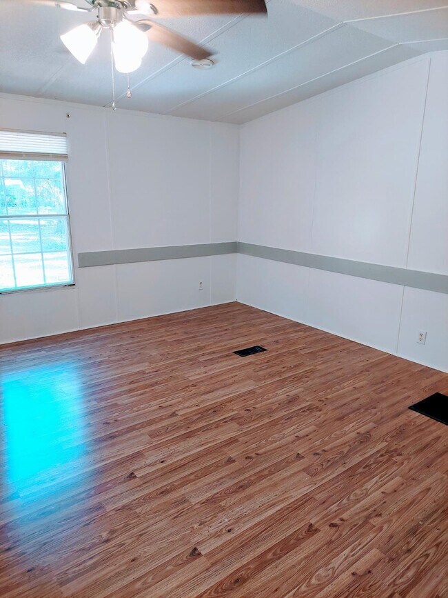 Building Photo - 5952 Deer Park Cir