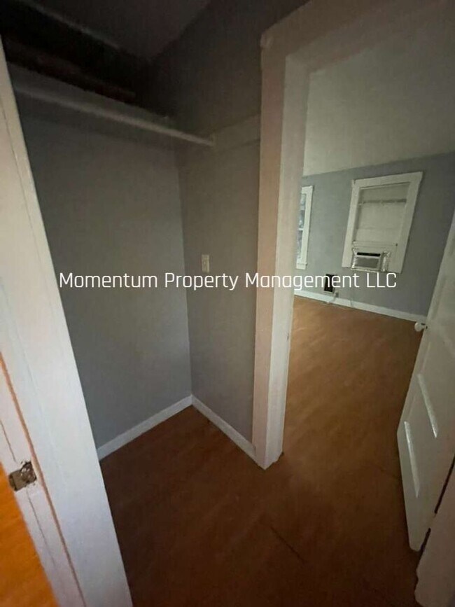 Foto del edificio - Beautiful One Bedroom One Bath- AVAILABLE FOR IMMEDIATE MOVE IN!!