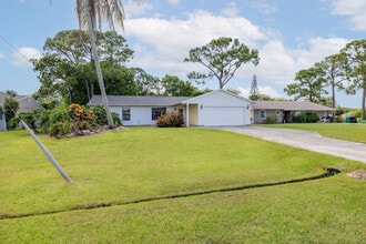 Building Photo - 662 NW Cardinal Dr