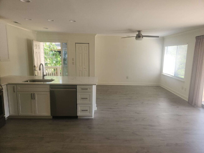Building Photo - Renovated Two Bedroom Condo on Hilton Head...