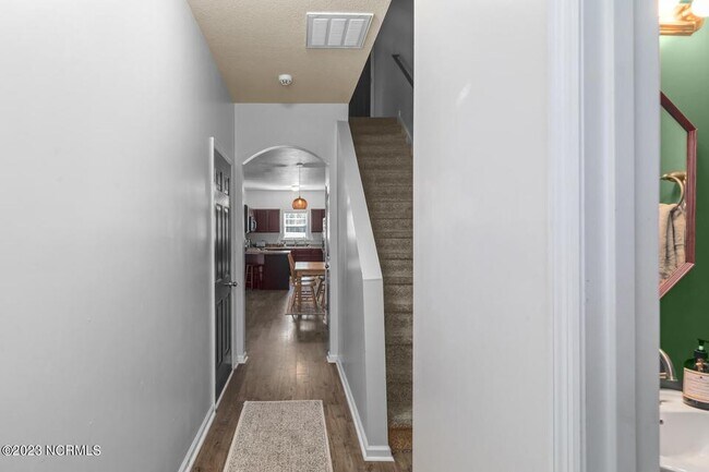 Building Photo - 111 Waterstone Ln