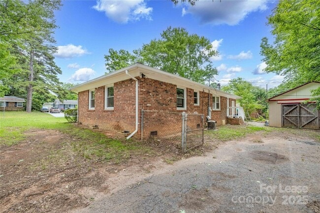 Foto del edificio - 4438 Gainsborough Rd