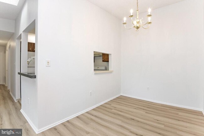 Foto del edificio - 58 Willow Ct