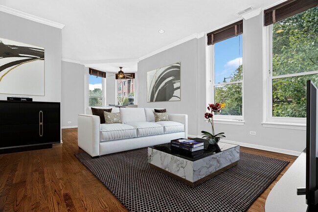 Building Photo - 1658 W Belmont Ave