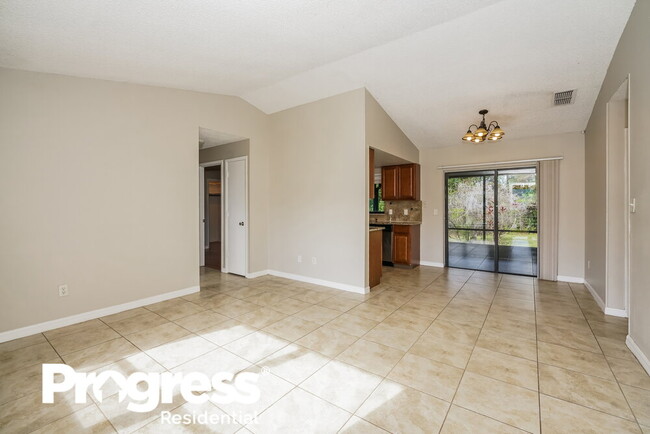 Building Photo - 2730 Logandale Dr