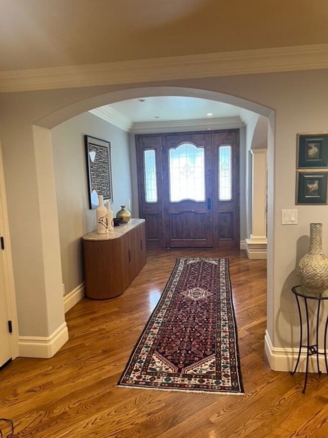 Foto del edificio - Custom Rebuilt 4BD/3BA Single-Family Home in Mission Area, Fremont!