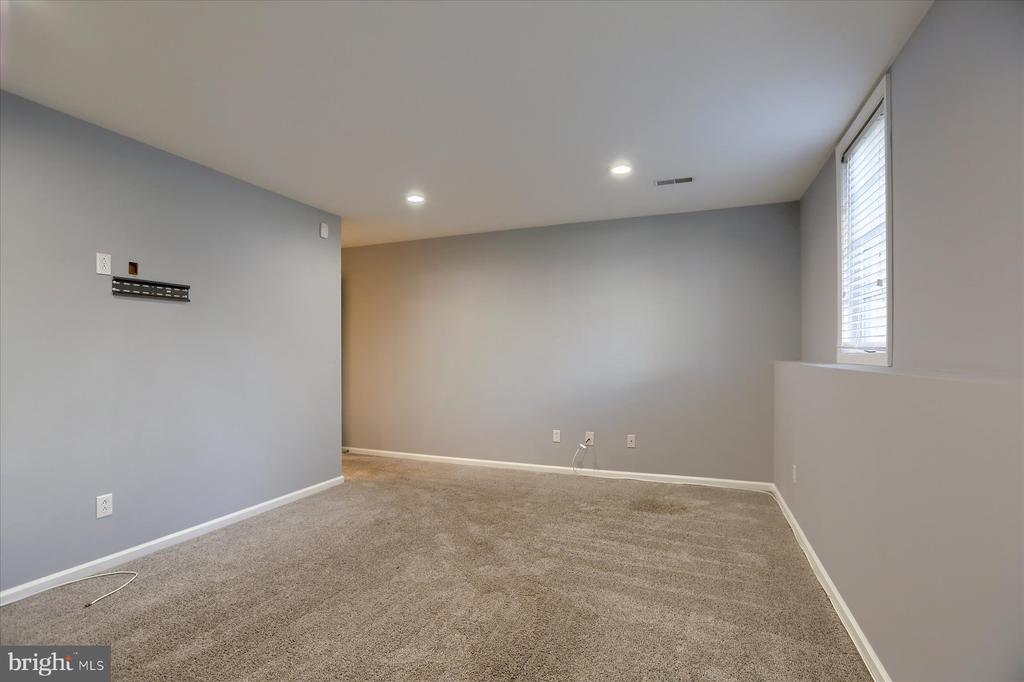 Primary Photo - 268 Lauriston St