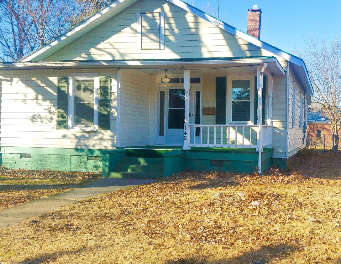 Primary Photo - 142 Windsor Ave