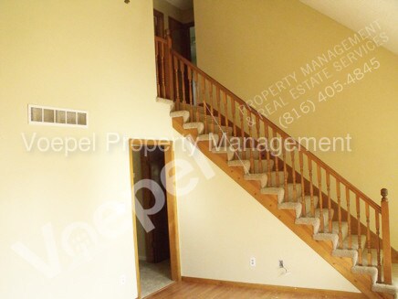 Building Photo - 812 NE Bristol Dr