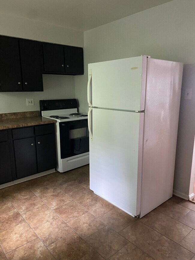 Kitchen - 345 S Curry Pike