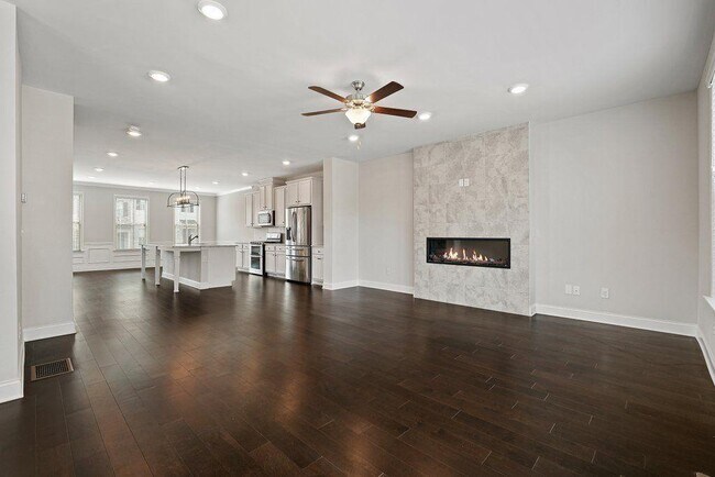 Building Photo - 4240 Hickory Pne Aly