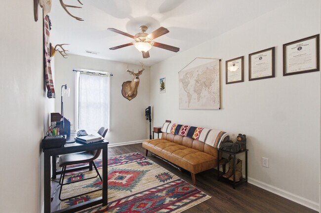 Foto del edificio - 211 N Windy Ridge Rd