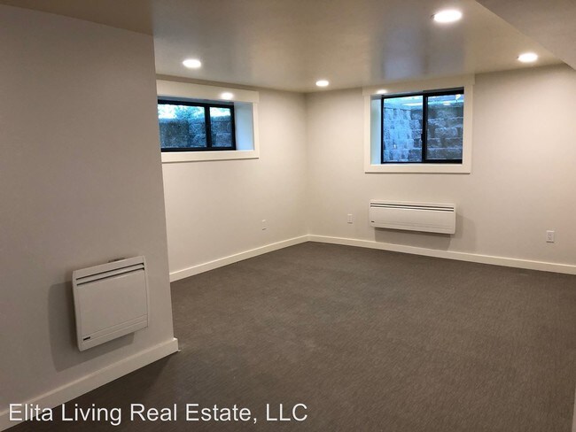 Building Photo - 4015 NE 92nd St