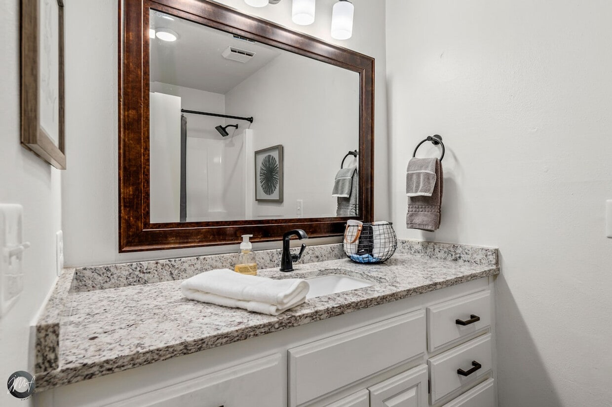 Foto del edificio - 30 Lunsford Ln