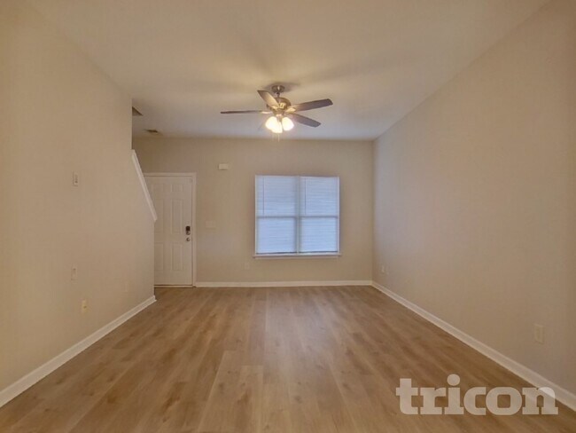 Foto del edificio - 74 Wyndham Ct