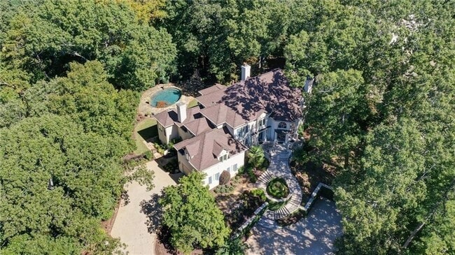 Foto del edificio - 1965 W Wesley Rd NW